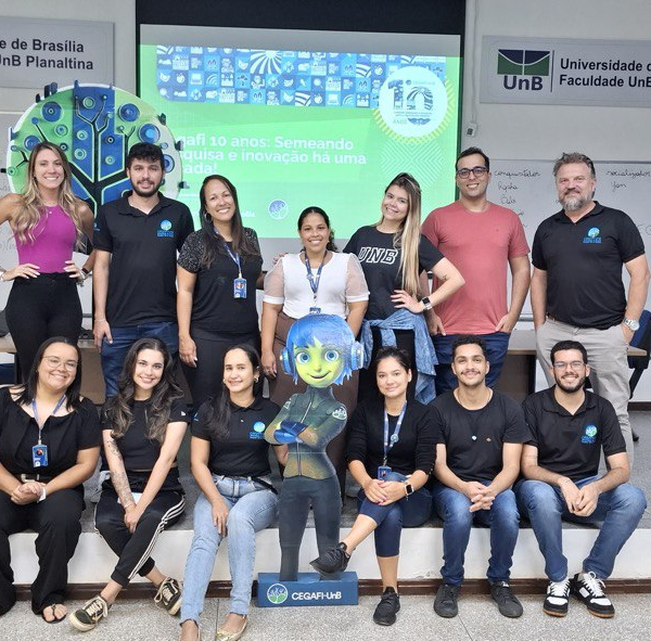 equipe cegafi celebra os 10 anos do centro